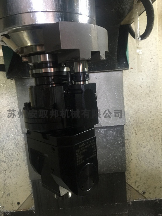 臺灣艾菲茉萬向角度頭,數(shù)控萬向角度頭現(xiàn)場加工圖片